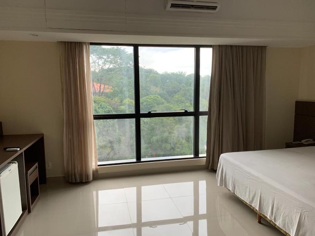 Tropical Executive Flat *