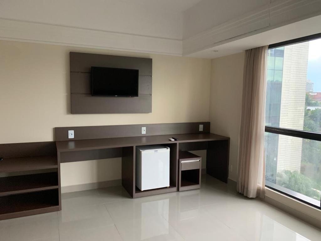 Tropical Executive Flat *