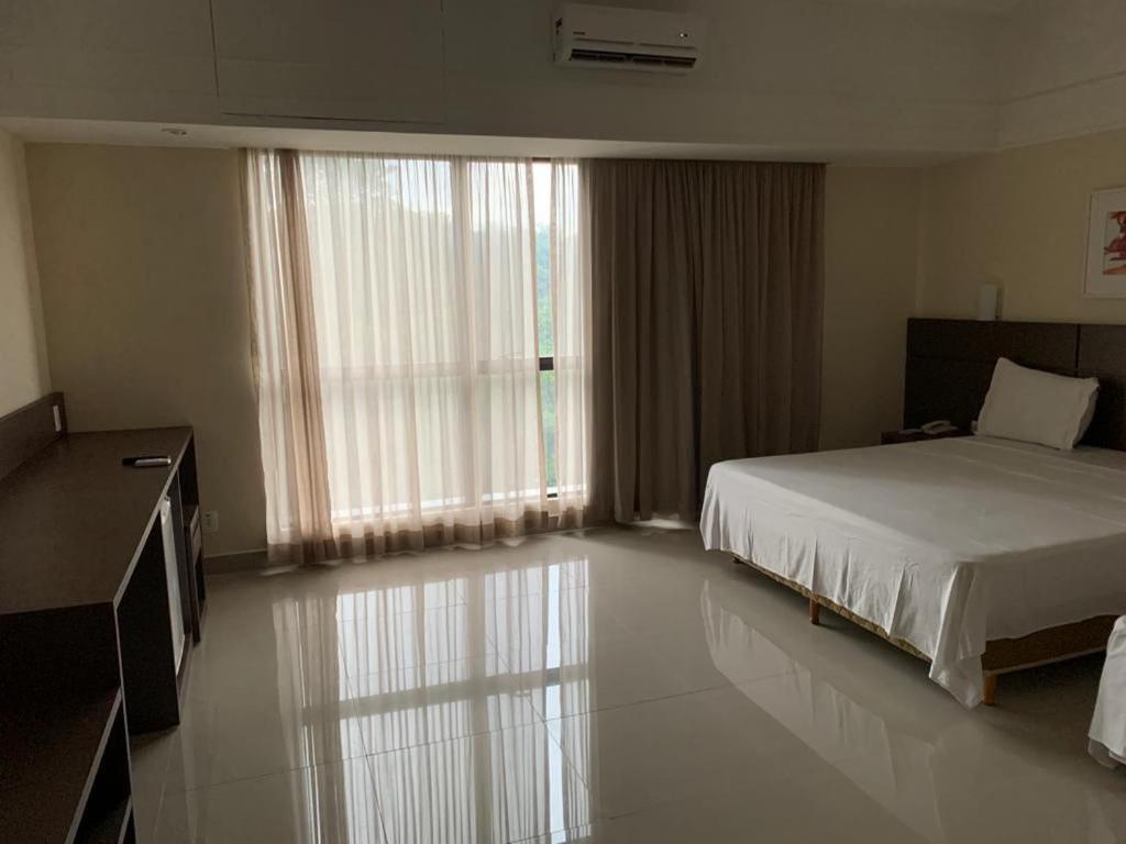 Tropical Executive Flat *